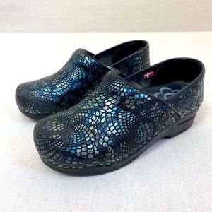 Sanita Original Prof. Pheobe Embossed Leather Nursing Clogs